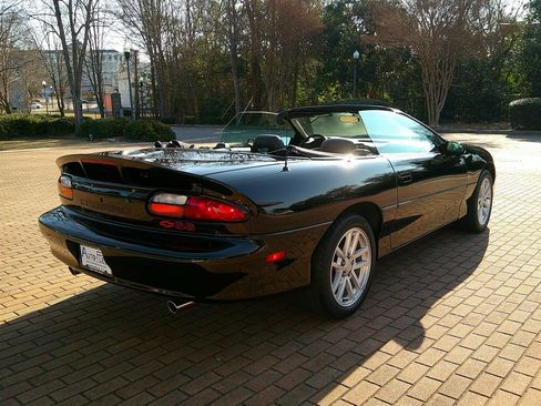 Used 2002 Chevrolet Camaro Z28 w/ SS Performance/Appearance Pkg image 7