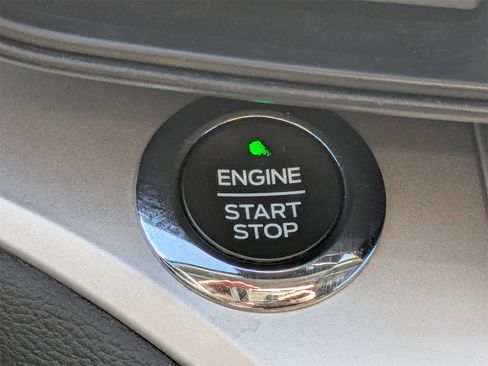 Used 2021 Ford Explorer XLT image 32