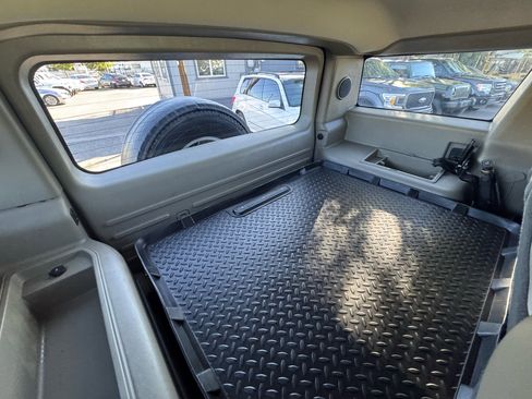 Used 2003 HUMMER H2 w/ Preferred Equipment Group image 17