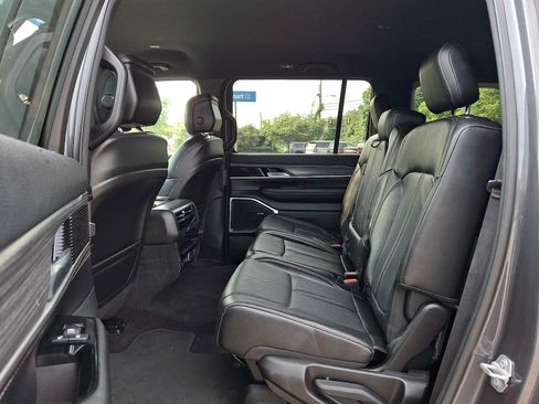 Certified 2024 Jeep Wagoneer L Series II w/ Flexible Seating Group AWD/4WD image 13