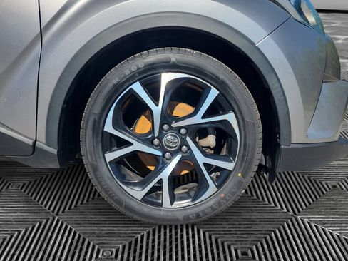 Used 2018 Toyota C-HR XLE FWD image 16