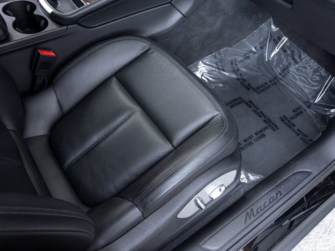 Certified 2023 Porsche Macan AWD/4WD image 51