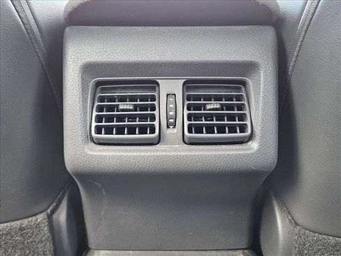 Used 2020 Toyota Camry XLE FWD image 15