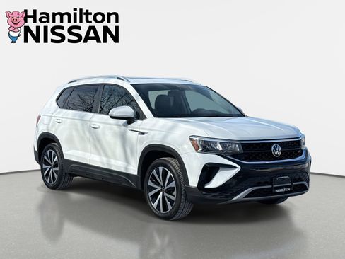 Used 2022 Volkswagen Taos SE image 1