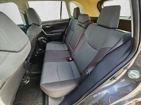 Used 2025 Toyota RAV4 XLE w/ Convenience Package FWD image 17