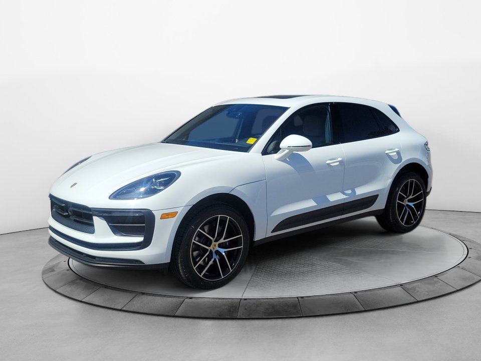 Used 2023 Porsche Macan AWD/4WD image 3