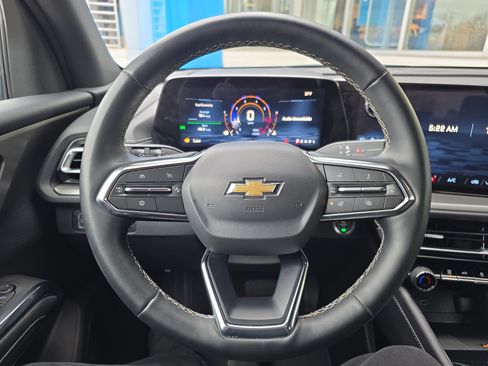 Used 2025 Chevrolet Traverse LT image 17