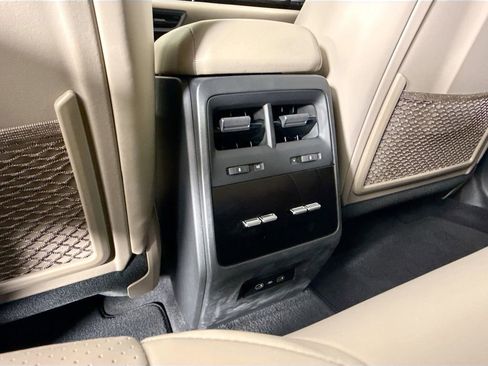 Used 2025 Porsche Macan Electric RWD image 16