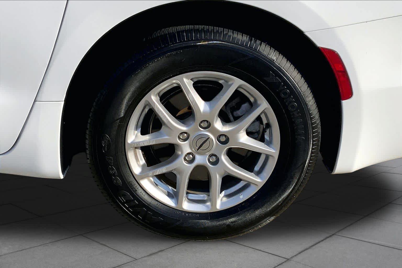 Used 2025 Chrysler Pacifica Select FWD image 10