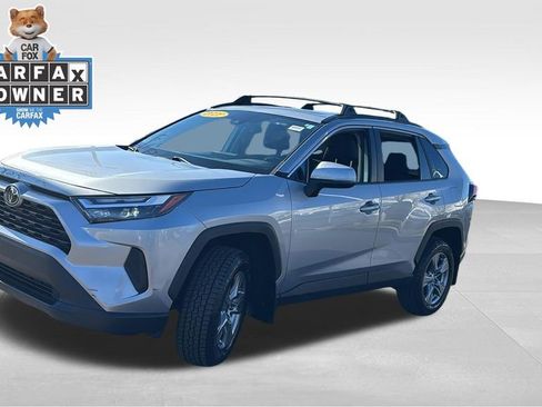 Used 2022 Toyota RAV4 XLE w/ Convenience Package AWD/4WD image 3