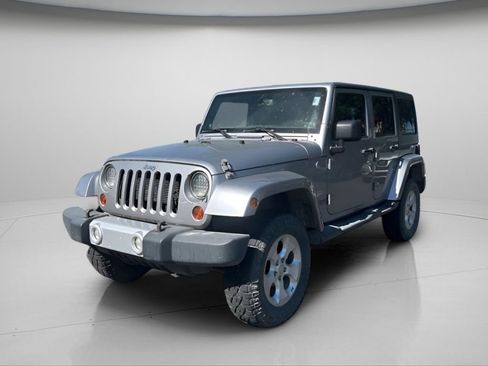 Used 2013 Jeep Wrangler Unlimited Sahara AWD/4WD image 9