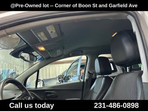 Used 2019 Chevrolet Trax LT w/ LT Convenience Package AWD/4WD image 13