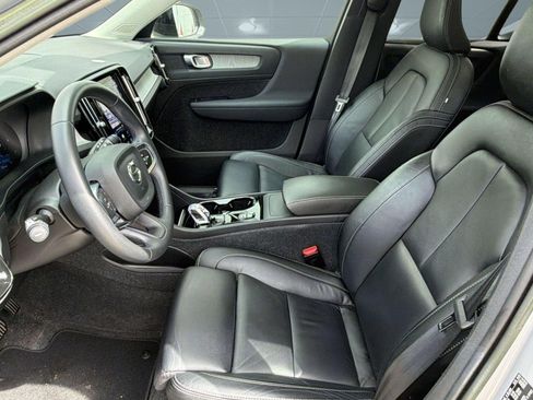 Certified 2023 Volvo XC40 B4 Plus w/ Protection Package Premier FWD image 5