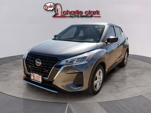 Used 2024 Nissan Kicks S image 1