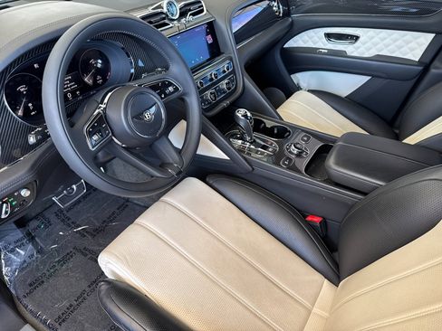 Certified 2022 Bentley Bentayga image 13