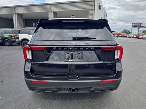 New 2026 Ford Explorer Active image 5