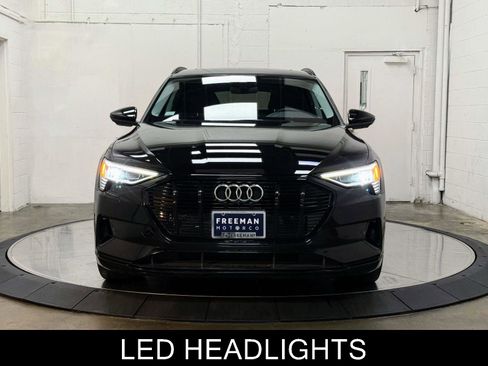 Used 2022 Audi e-tron Premium w/ Convenience Plus Package image 3