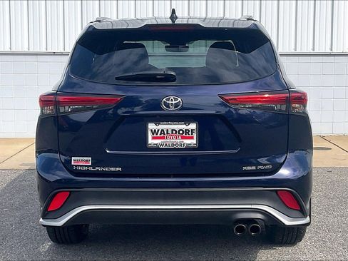 Used 2023 Toyota Highlander XSE AWD/4WD image 5