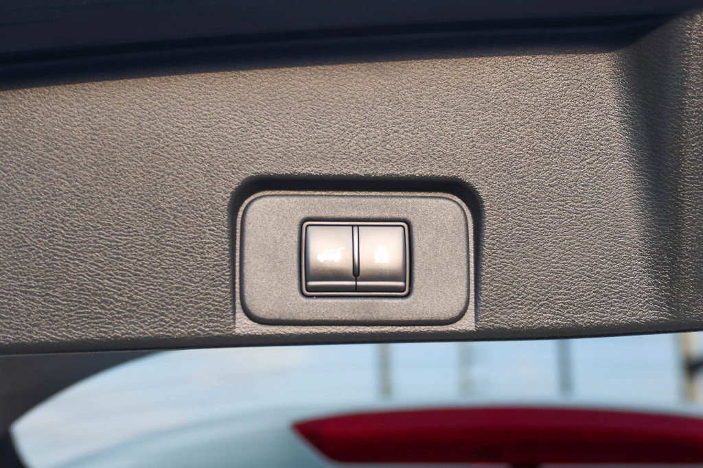 Used 2025 Nissan Rogue SV FWD image 9
