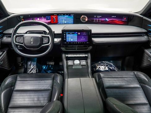 Used 2024 Lincoln Nautilus Reserve w/ Equipment Group 202A image 5