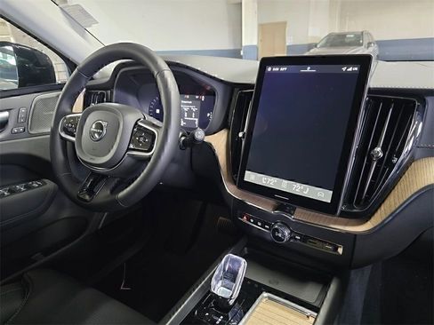 New 2026 Volvo XC60 B5 Ultra w/ Climate Package image 17