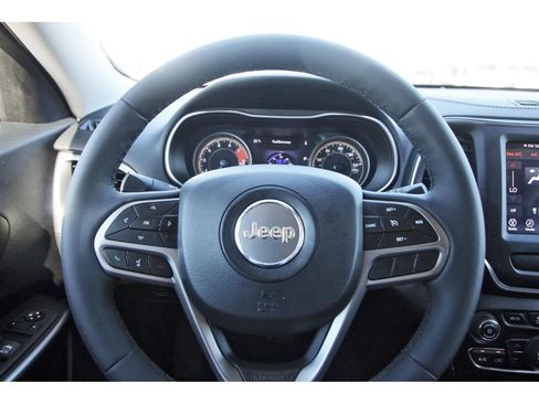 Used 2022 Jeep Cherokee Latitude Lux w/ Sun & Sound Group image 16