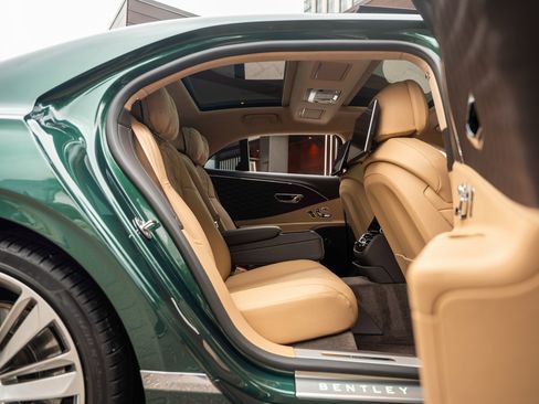 Used 2023 Bentley Flying Spur W12 image 53