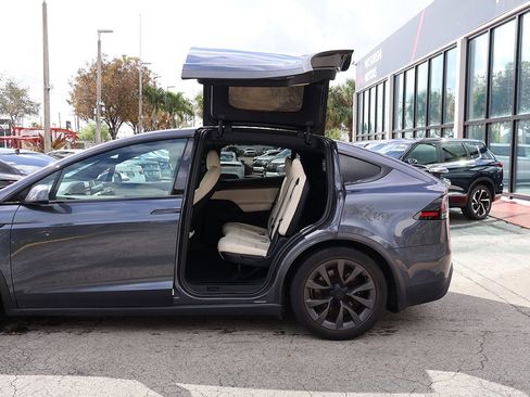 Used 2023 Tesla Model X image 23