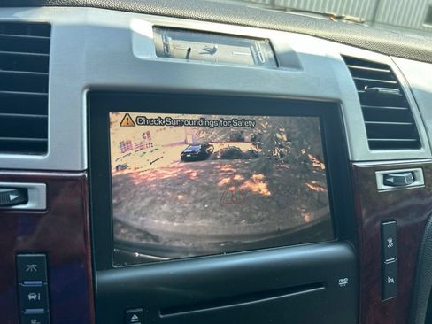 Used 2007 Cadillac Escalade AWD w/ Information Package image 21