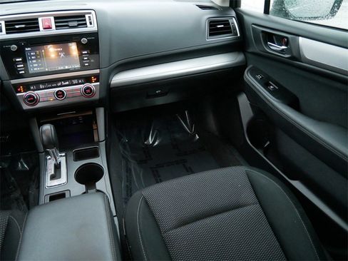 Used 2017 Subaru Outback 2.5i Premium image 11