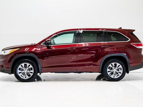 Used 2015 Toyota Highlander Plus AWD/4WD image 23