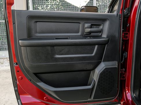 Used 2017 RAM 2500 Tradesman w/ Chrome Appearance Group image 33