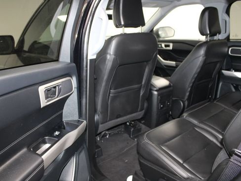 Used 2023 Ford Explorer XLT w/ Equipment Group 202A AWD/4WD image 17