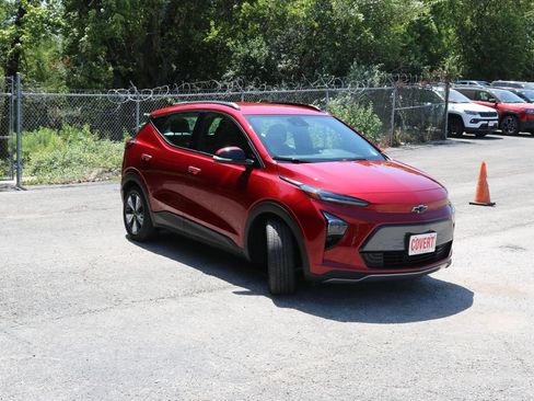 Used 2023 Chevrolet Bolt EUV LT w/ Convenience Package FWD image 7
