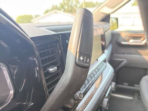 Used 2022 Chevrolet Silverado 1500 LT AWD/4WD image 27