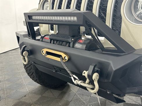 Used 2020 Jeep Gladiator Overland image 38