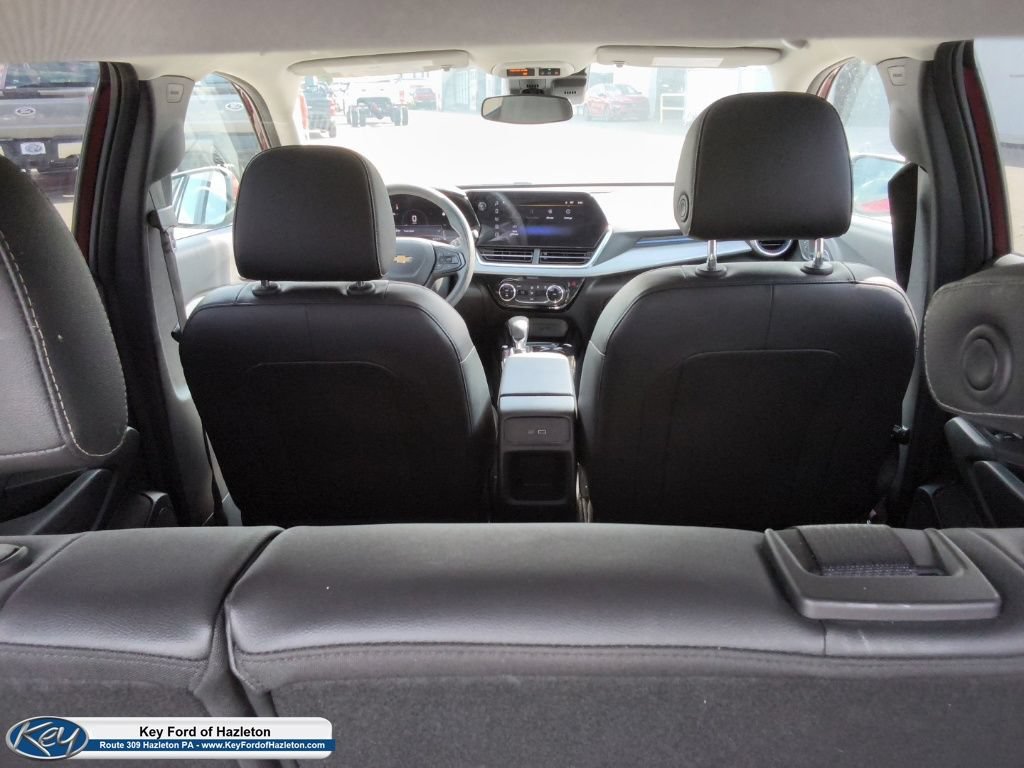 Used 2025 Chevrolet Trax LT FWD image 14