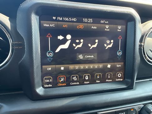 Used 2021 Jeep Wrangler Unlimited Sahara AWD/4WD image 24