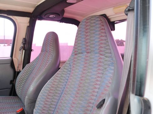 Used 1998 Jeep Wrangler SE AWD/4WD image 57