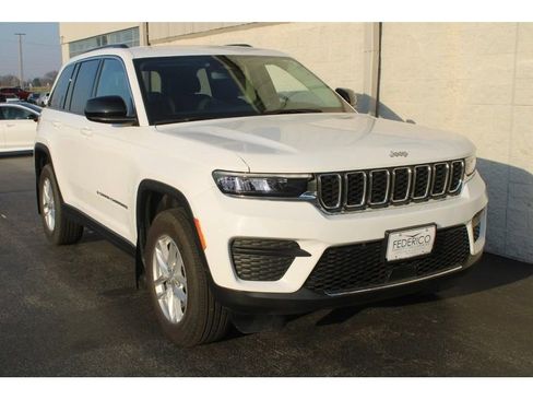 Used 2023 Jeep Grand Cherokee Laredo w/ Luxury Tech Group I image 2