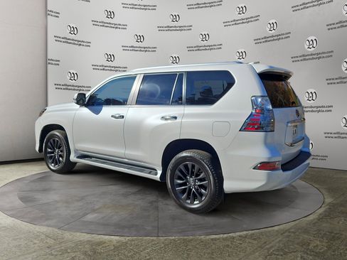 Used 2023 Lexus GX 460 Premium image 3