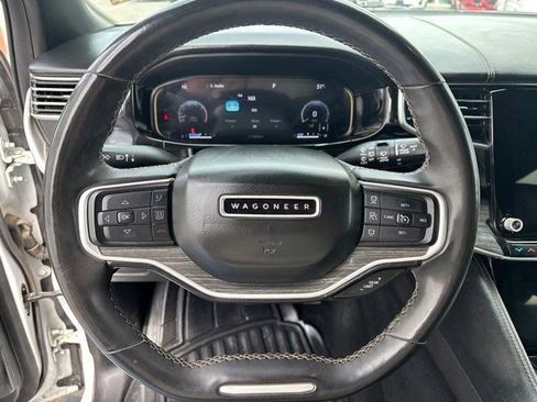 Used 2022 Jeep Wagoneer Series III w/ Premium Group I AWD/4WD image 17