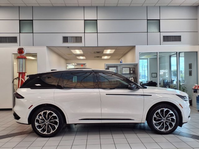 Certified 2026 Lincoln Nautilus Reserve AWD/4WD image 22