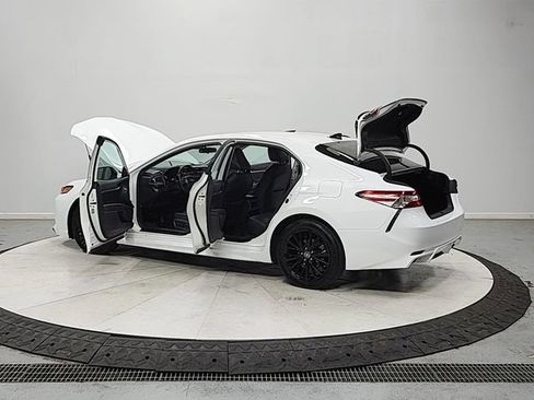 Used 2020 Toyota Camry SE FWD image 13