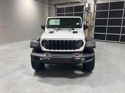 New 2025 Jeep Gladiator Rubicon w/ Convenience Group image 2