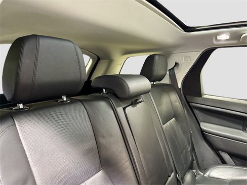 Used 2018 Land Rover Discovery Sport HSE image 30