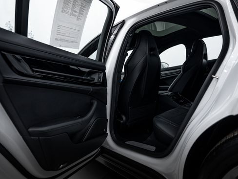 Certified 2025 Porsche Panamera 4 image 23