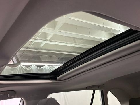 Used 2019 Toyota RAV4 XLE w/ Carpet Mat Package AWD/4WD image 19