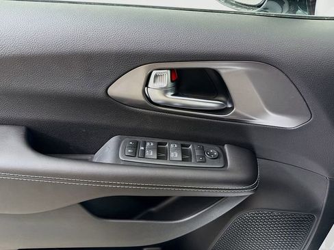 New 2026 Chrysler Voyager LX image 17