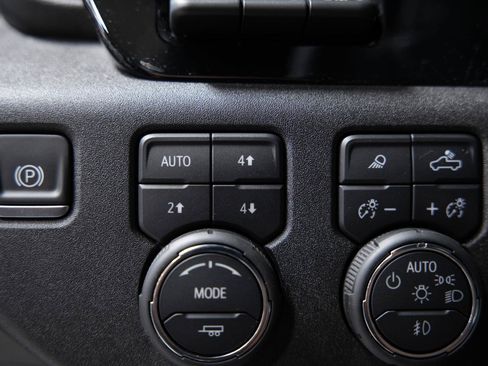 Used 2025 Chevrolet Silverado 1500 High Country w/ Technology Package AWD/4WD image 36